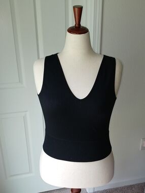 J.O &CO Ribbed V-Neck Crop Tank Top  Black Large-XL